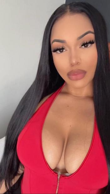 Carmella, 24  female escort, Charleston