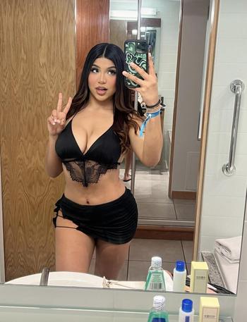 Vivian Pamela , 25  female escort, Charleston
